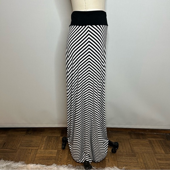 Karen By Karen Kane Herringbone Maxi Skirt NWOT - Picture 5 of 8